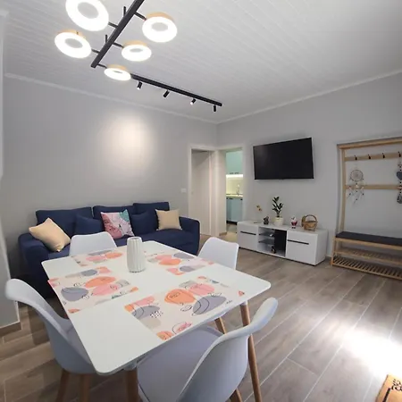 A Cheerful With Free Parking Space Apartament