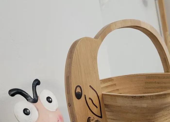 شقة A Cheerful With Free Parking Space