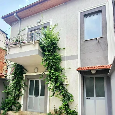 A Cheerful With Free Parking Space Apartment *