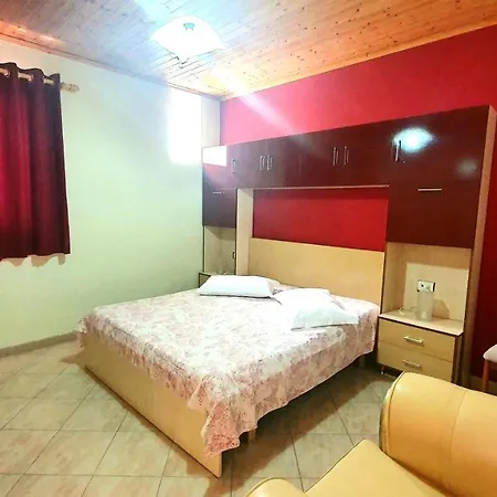 A Cheerful With Free Parking Space Apartment *
